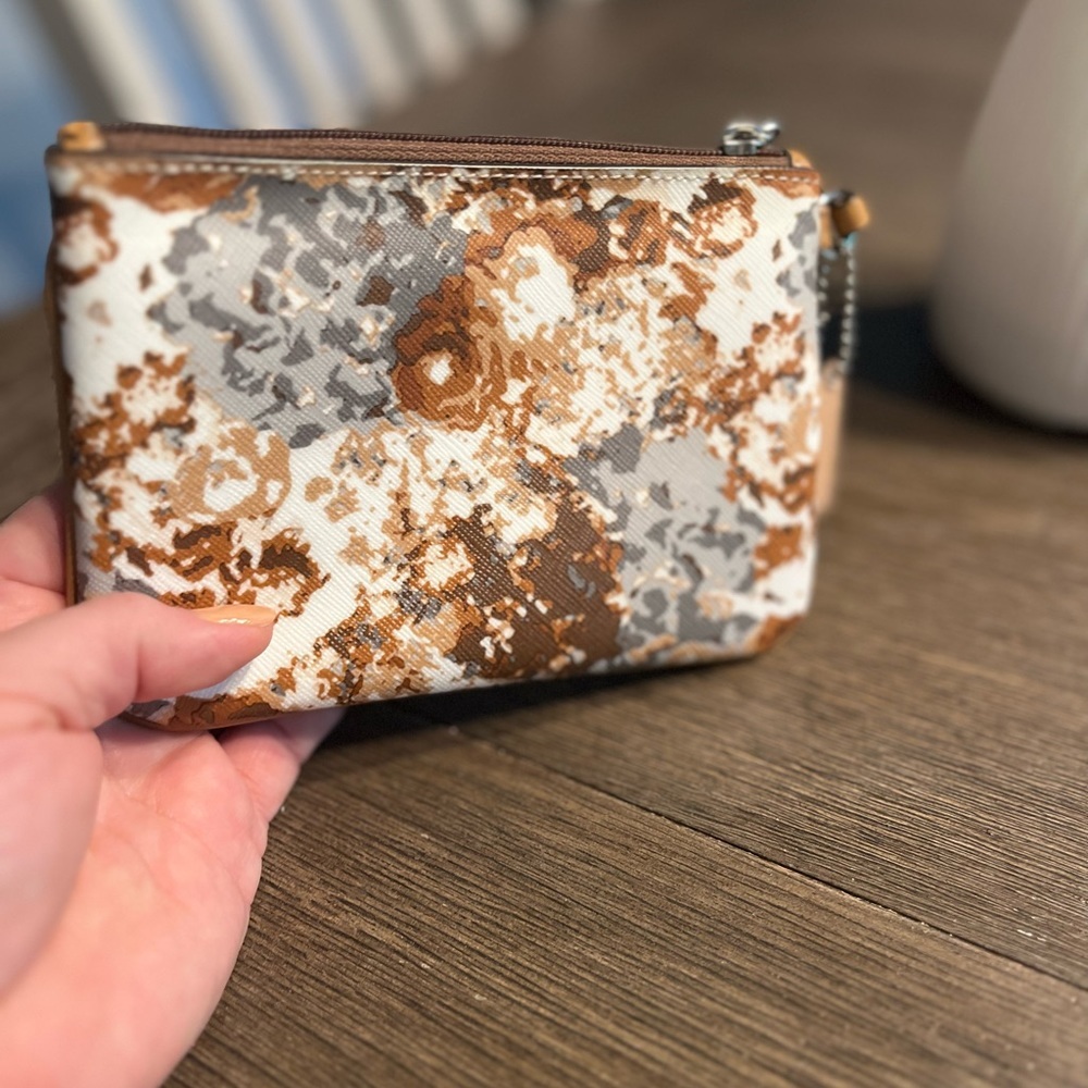 Cute! Coach Wristlet - Picture 8 of 12